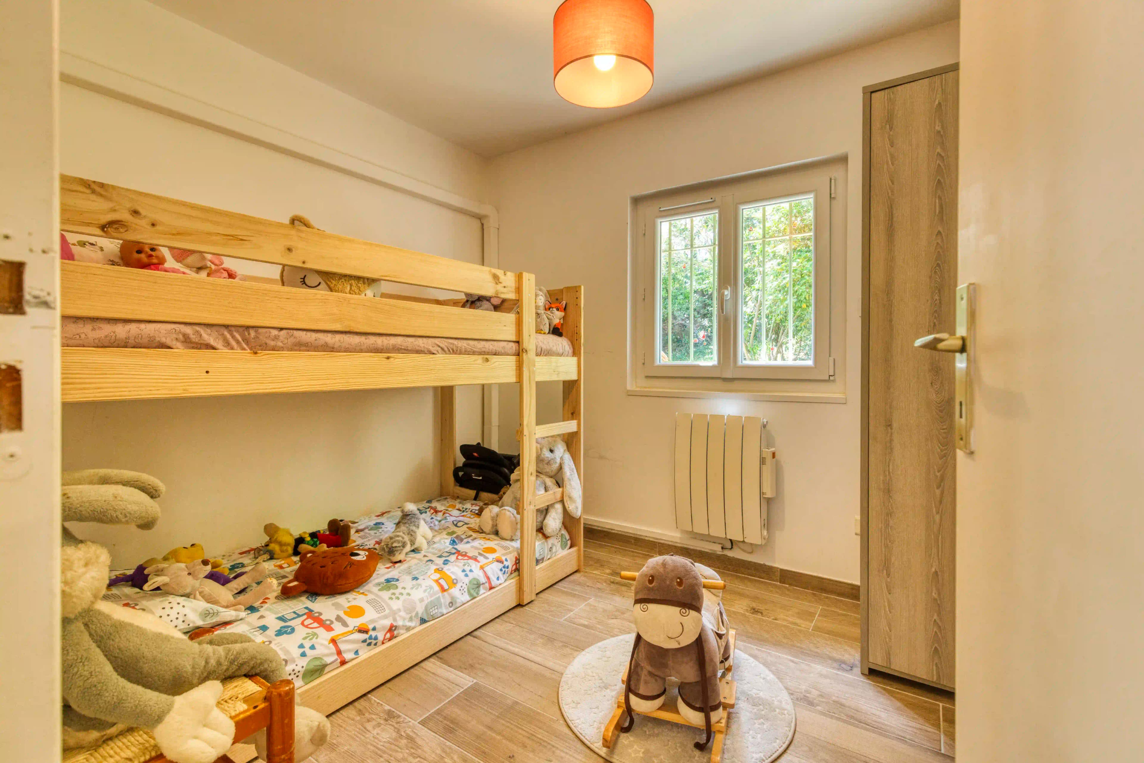Mansardenzimmer — Charme unterm Dachgebälk