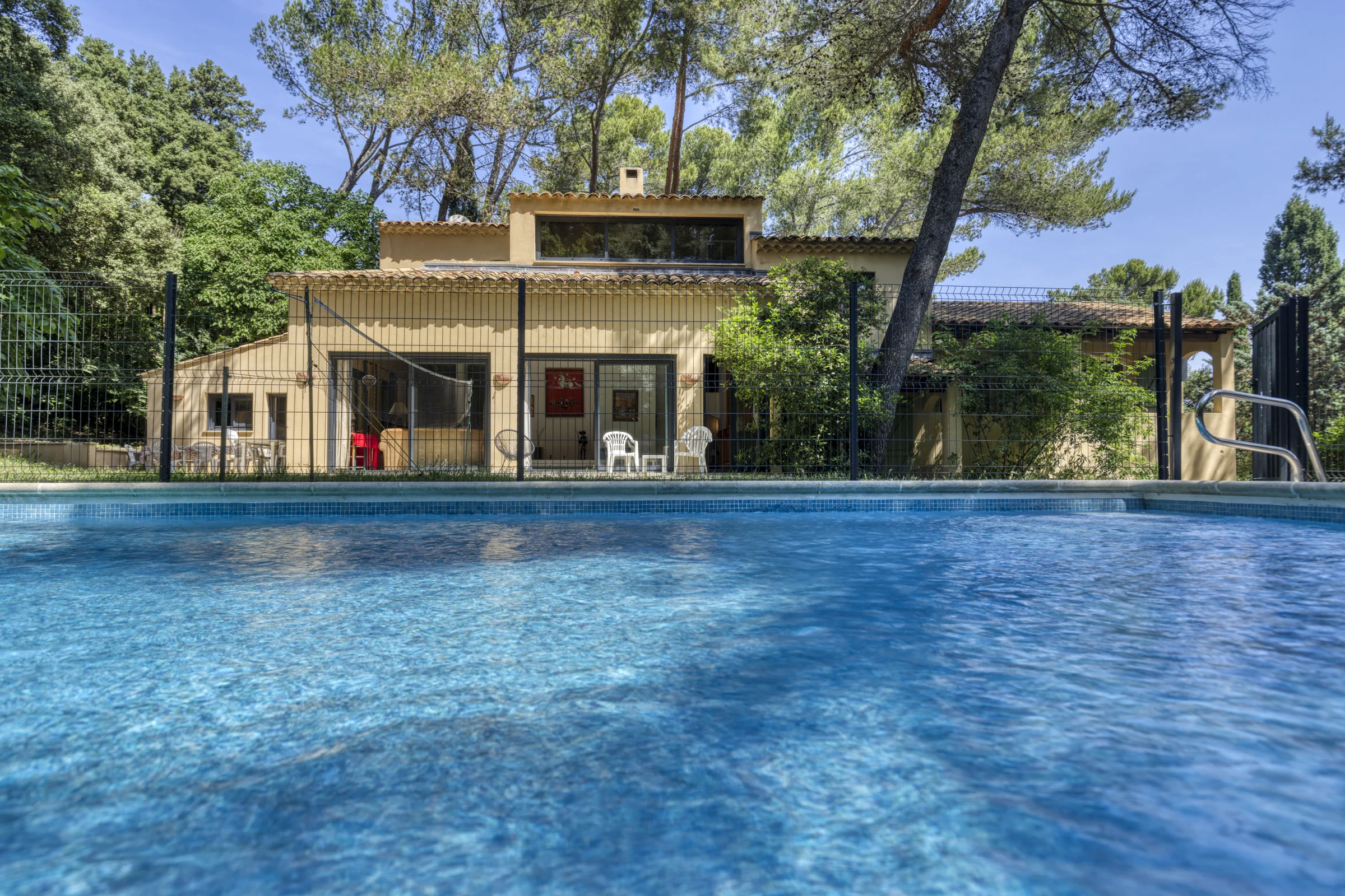 La piscine et la villa